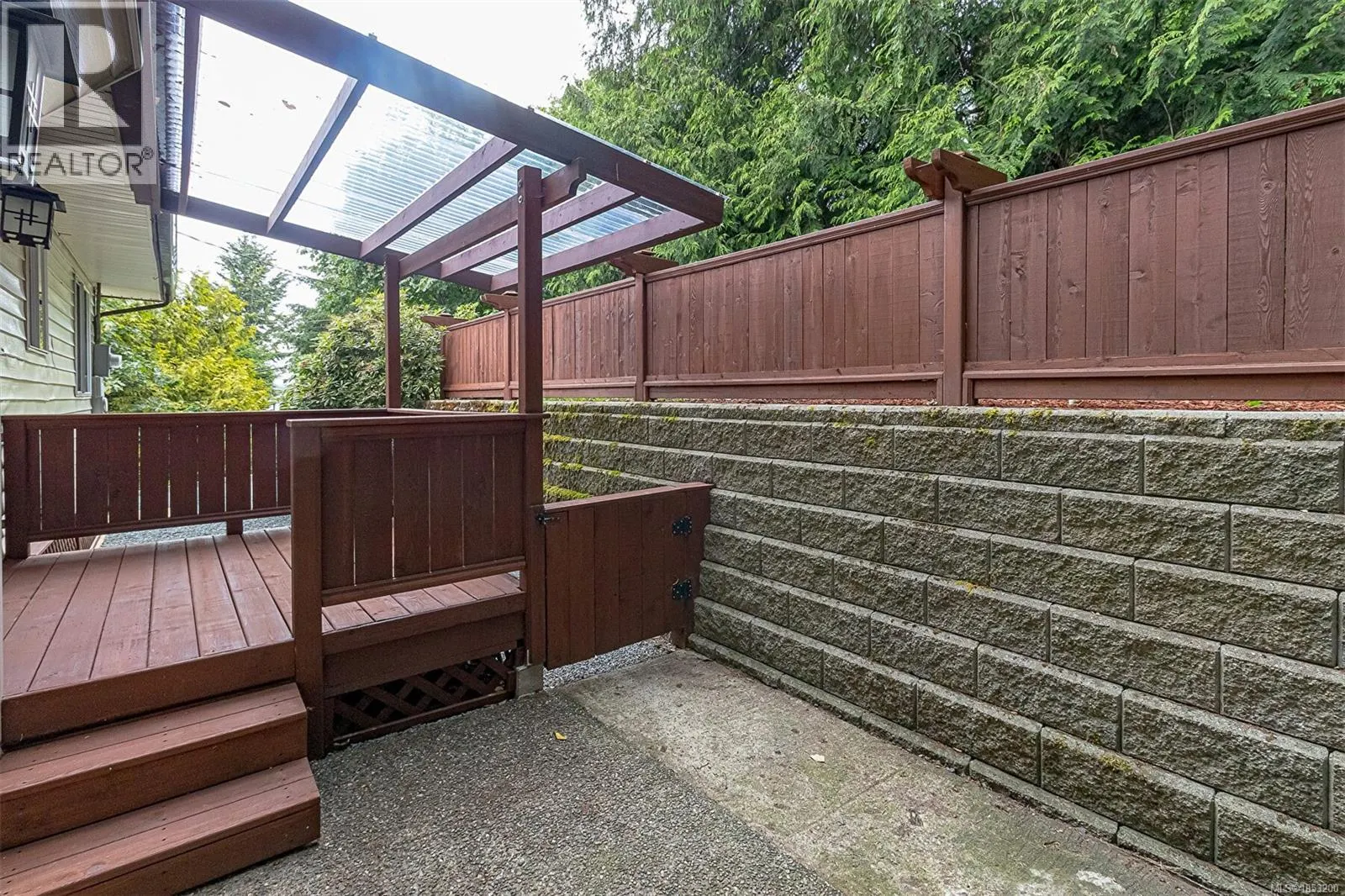 899 Cecil Blogg Dr