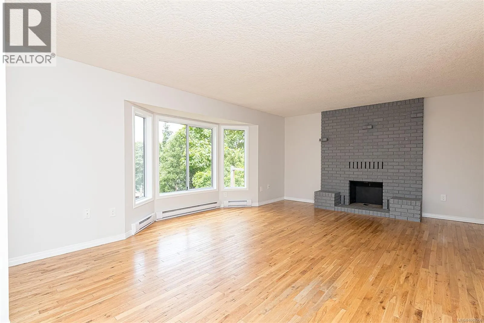 899 Cecil Blogg Dr