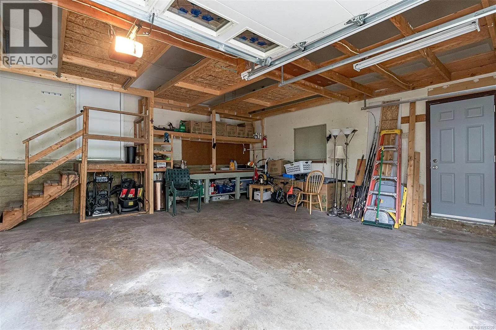 899 Cecil Blogg Dr