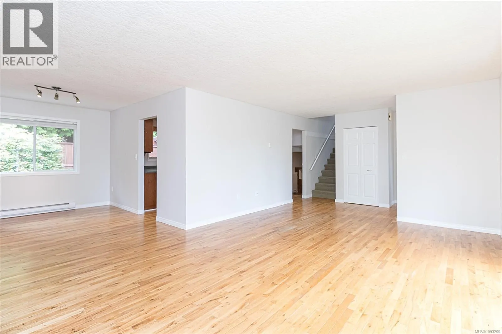 899 Cecil Blogg Dr