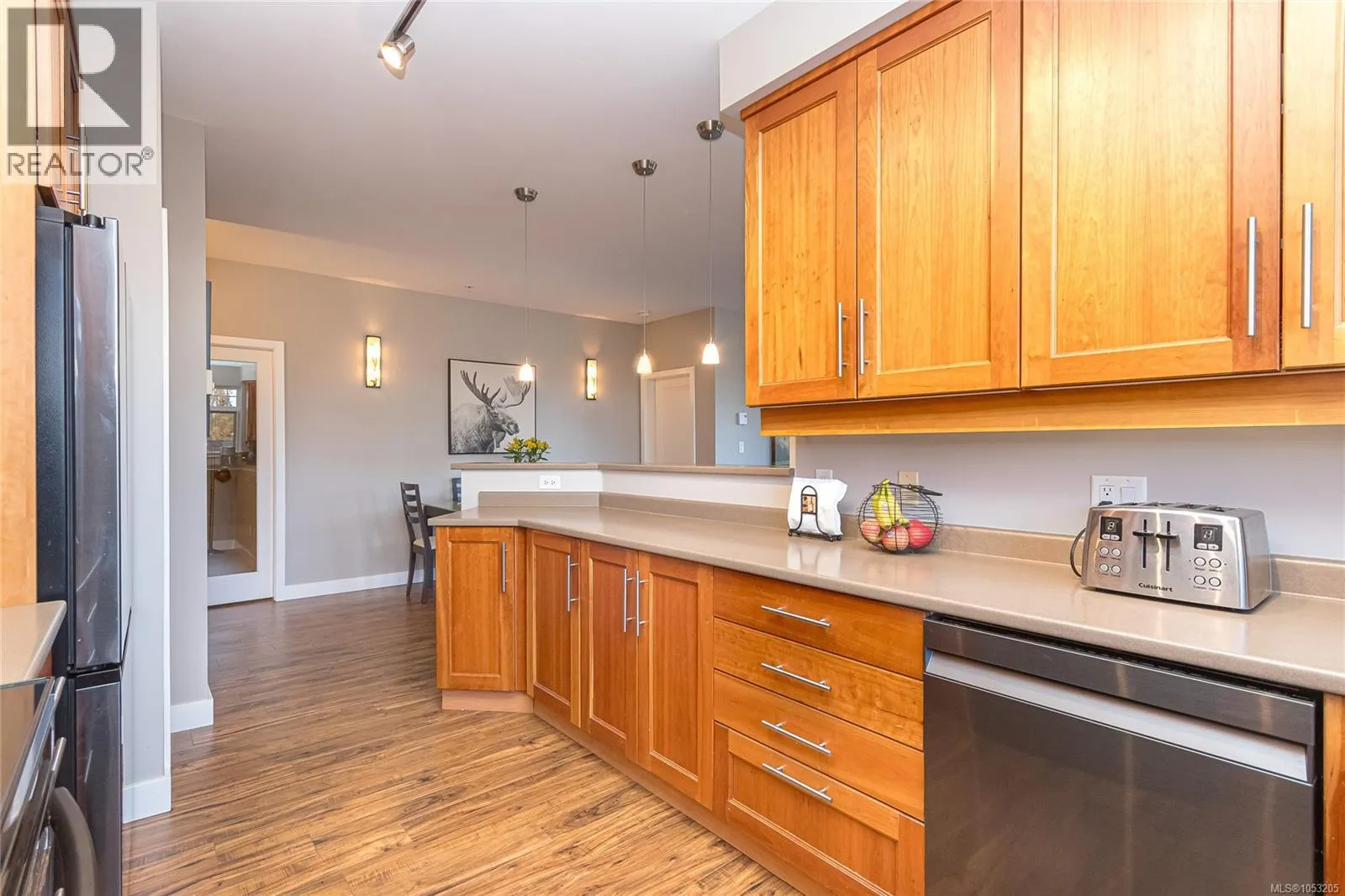305E 1115 Craigflower Rd