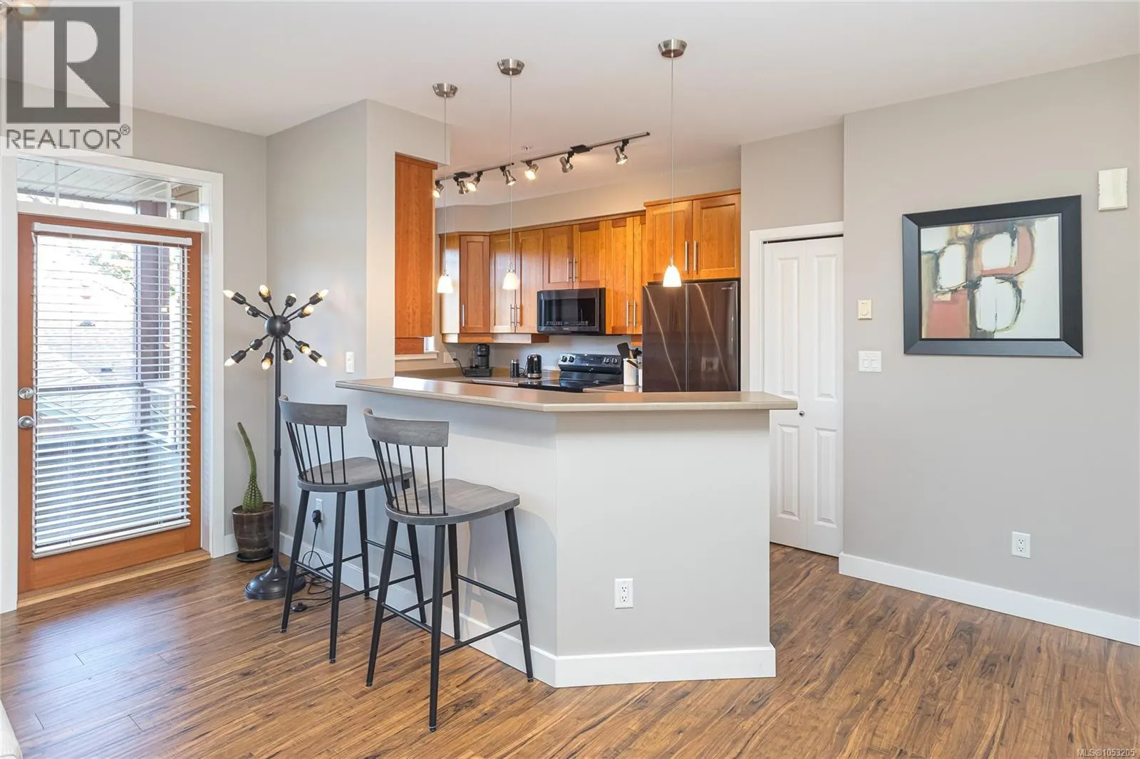 305E 1115 Craigflower Rd