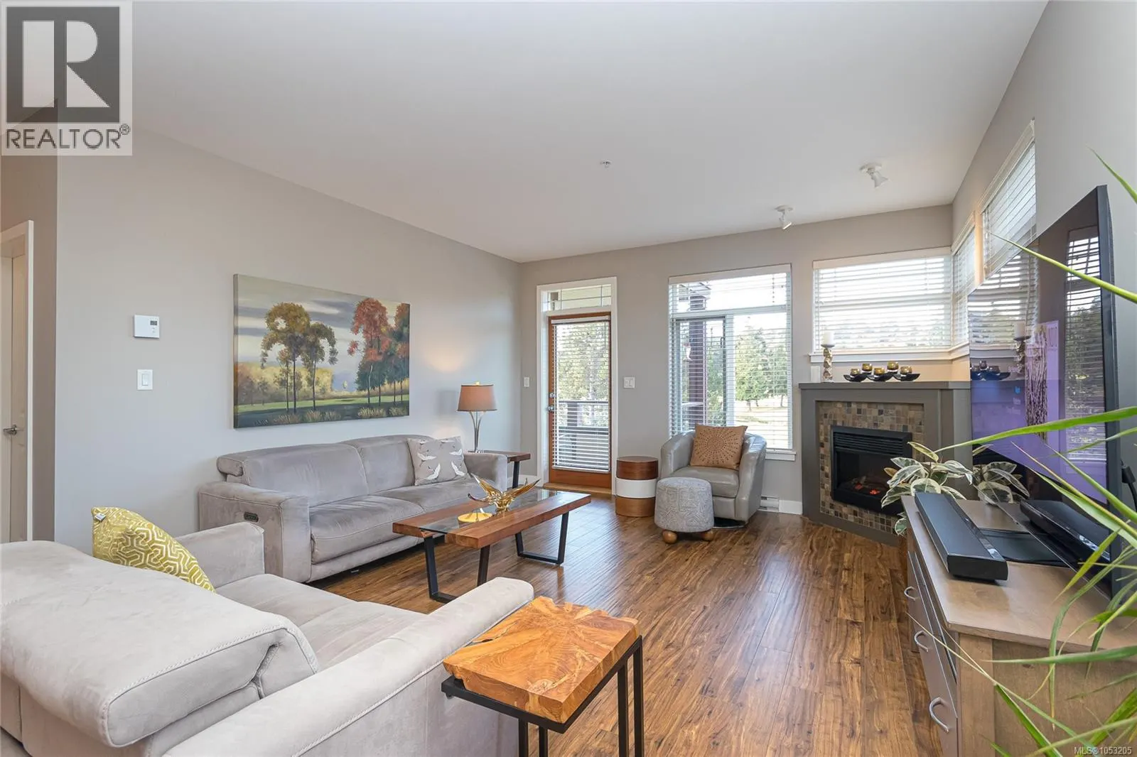 305E 1115 Craigflower Rd