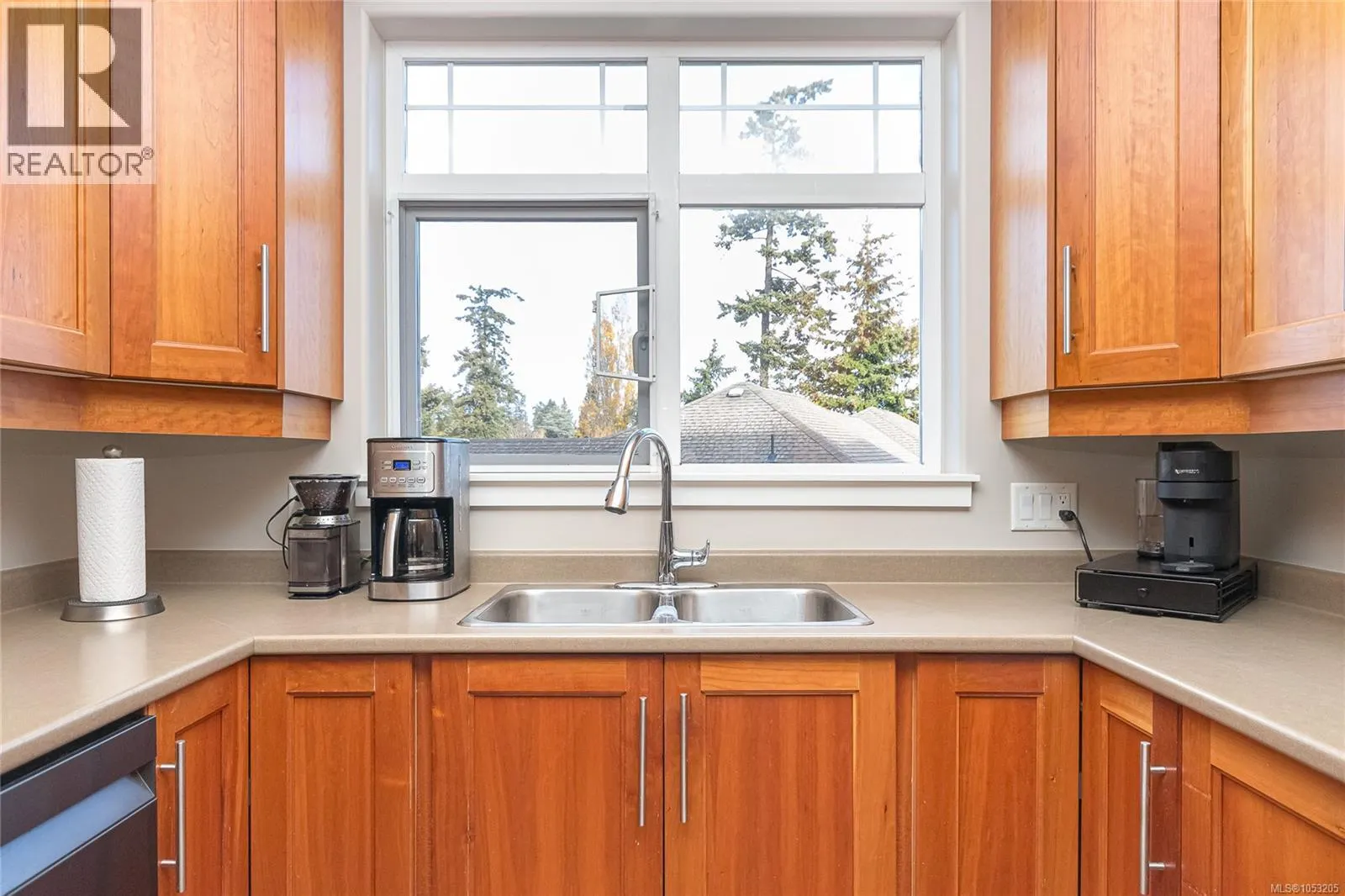 305E 1115 Craigflower Rd