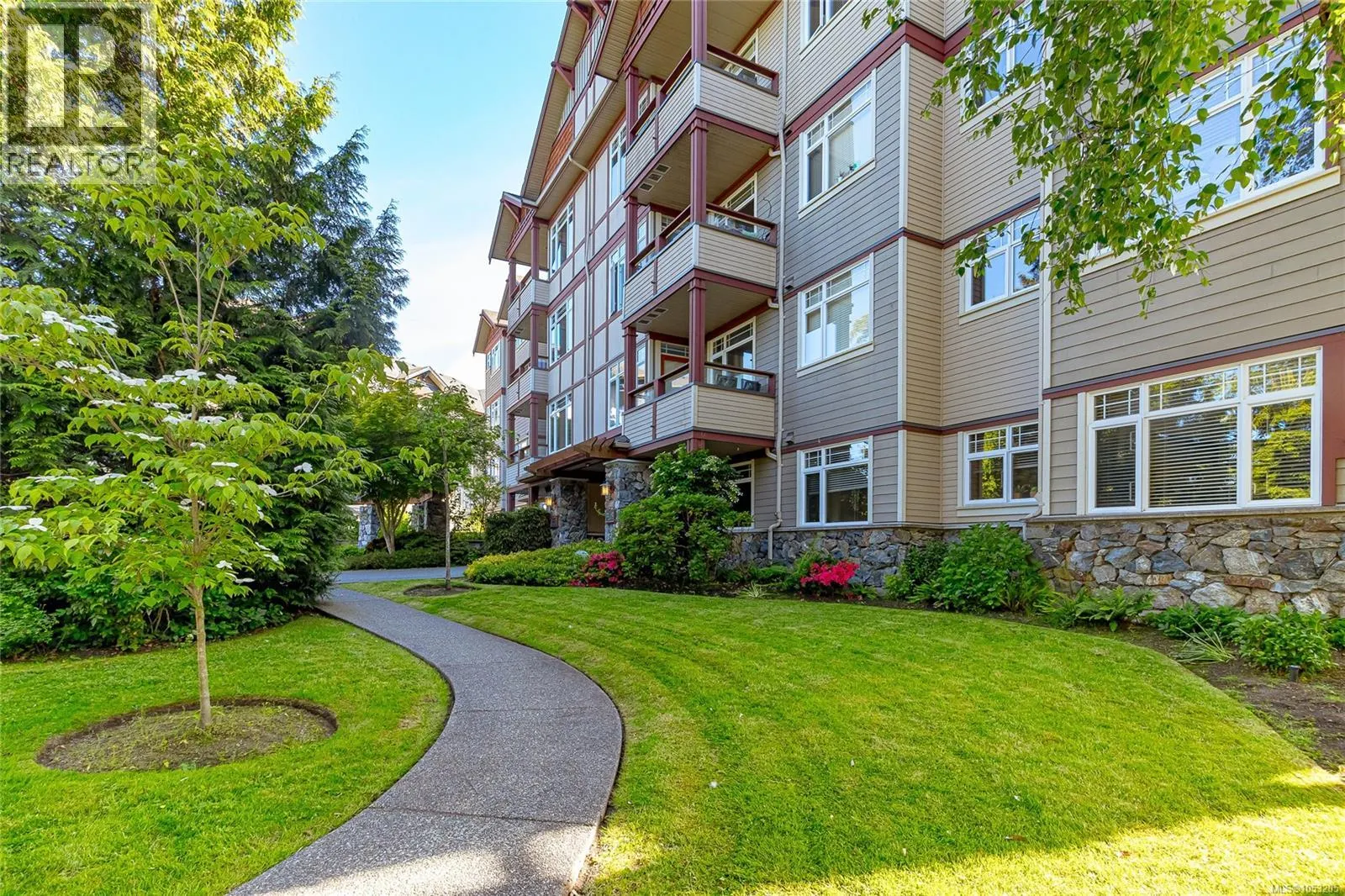 305E 1115 Craigflower Rd