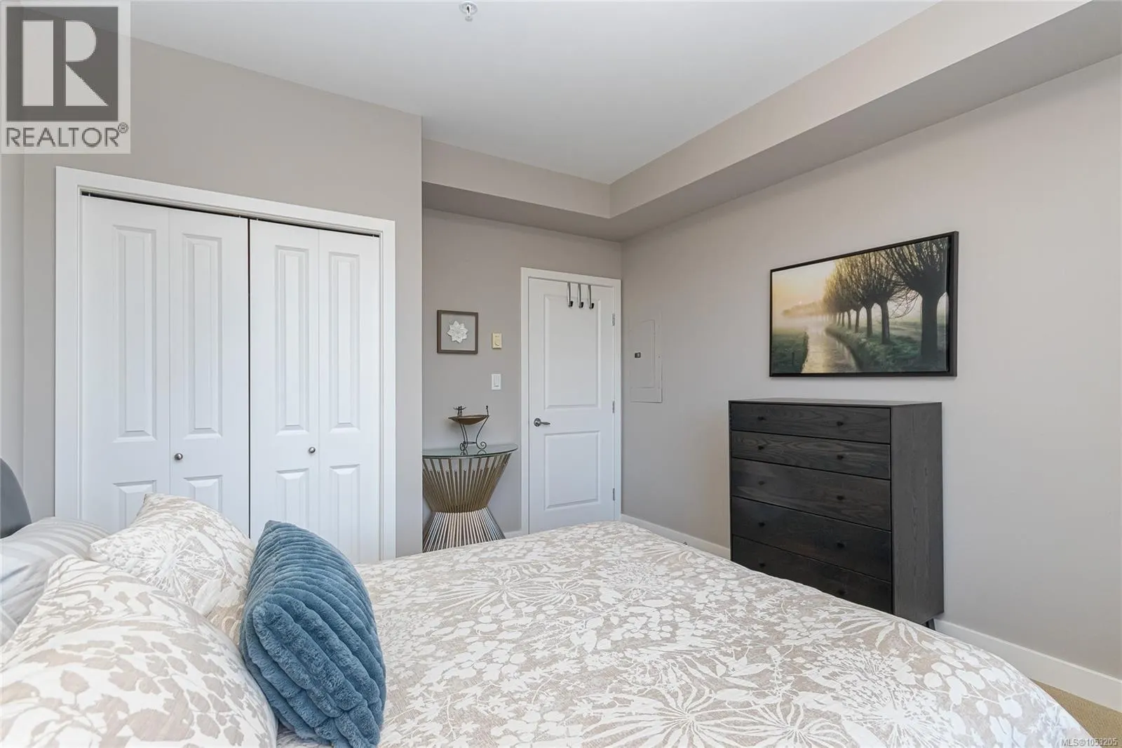 305E 1115 Craigflower Rd