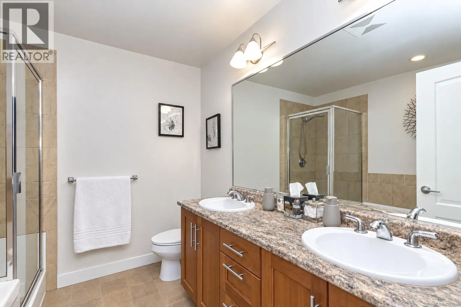305E 1115 Craigflower Rd