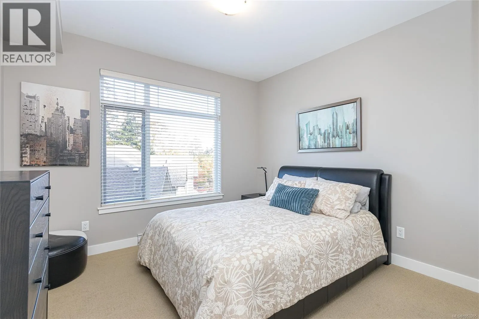 305E 1115 Craigflower Rd