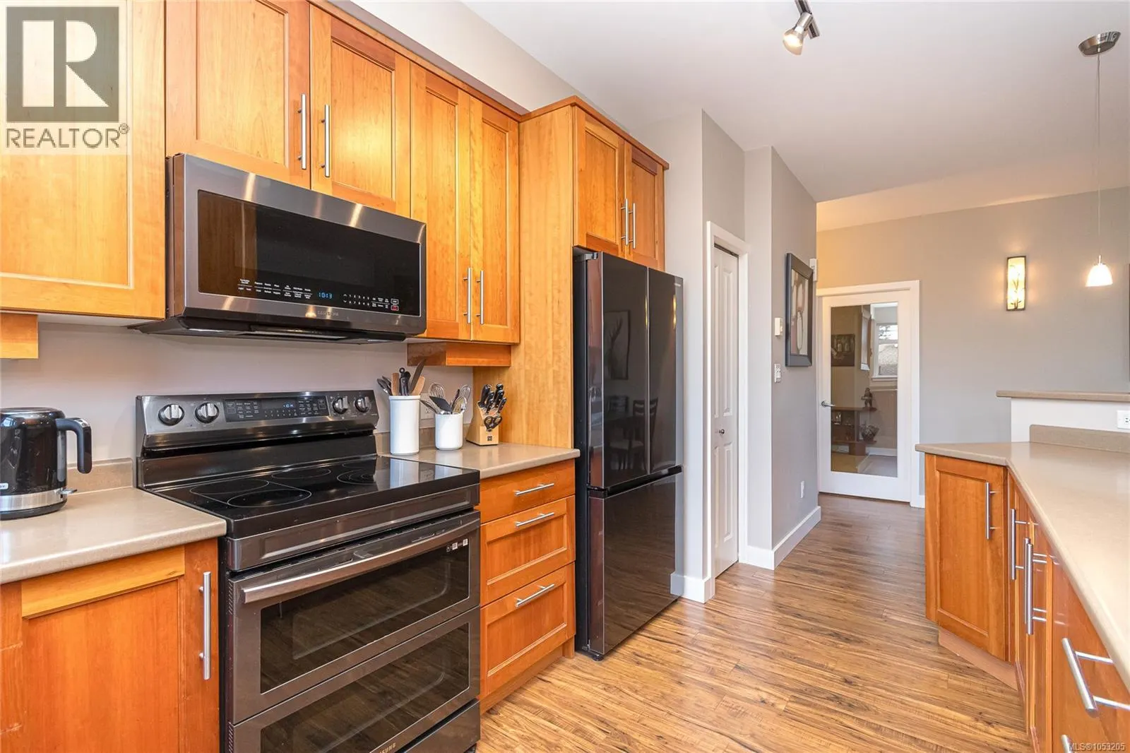 305E 1115 Craigflower Rd