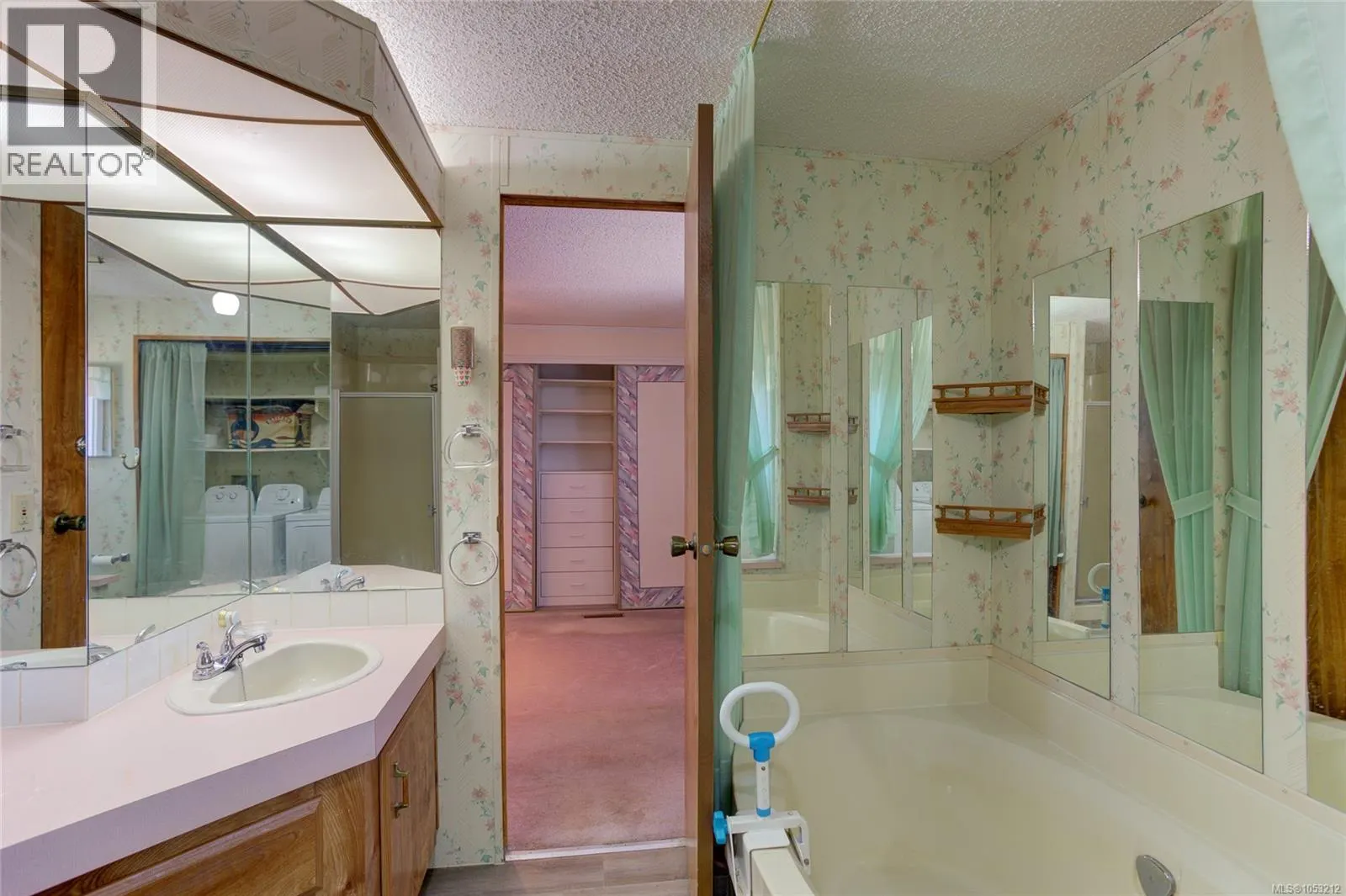 71 10980 Westdowne Rd