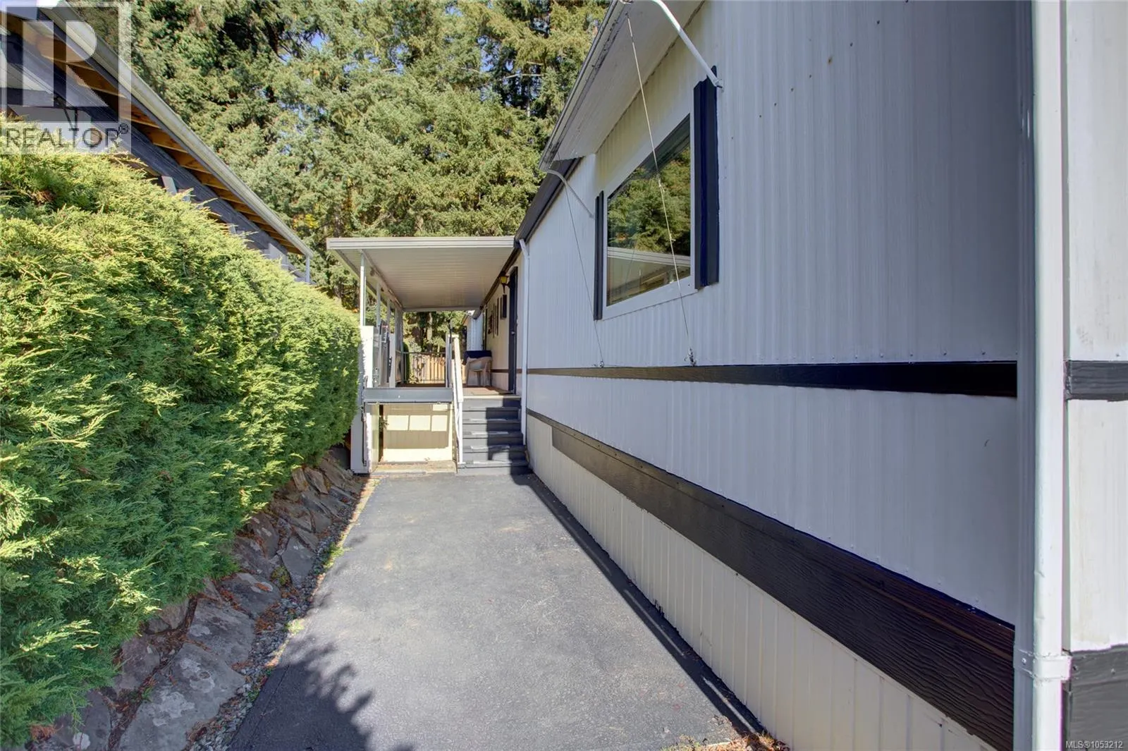71 10980 Westdowne Rd