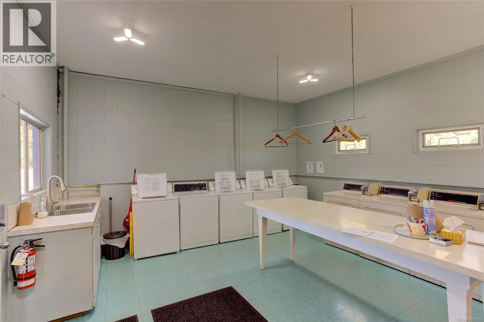 71 10980 Westdowne Rd
