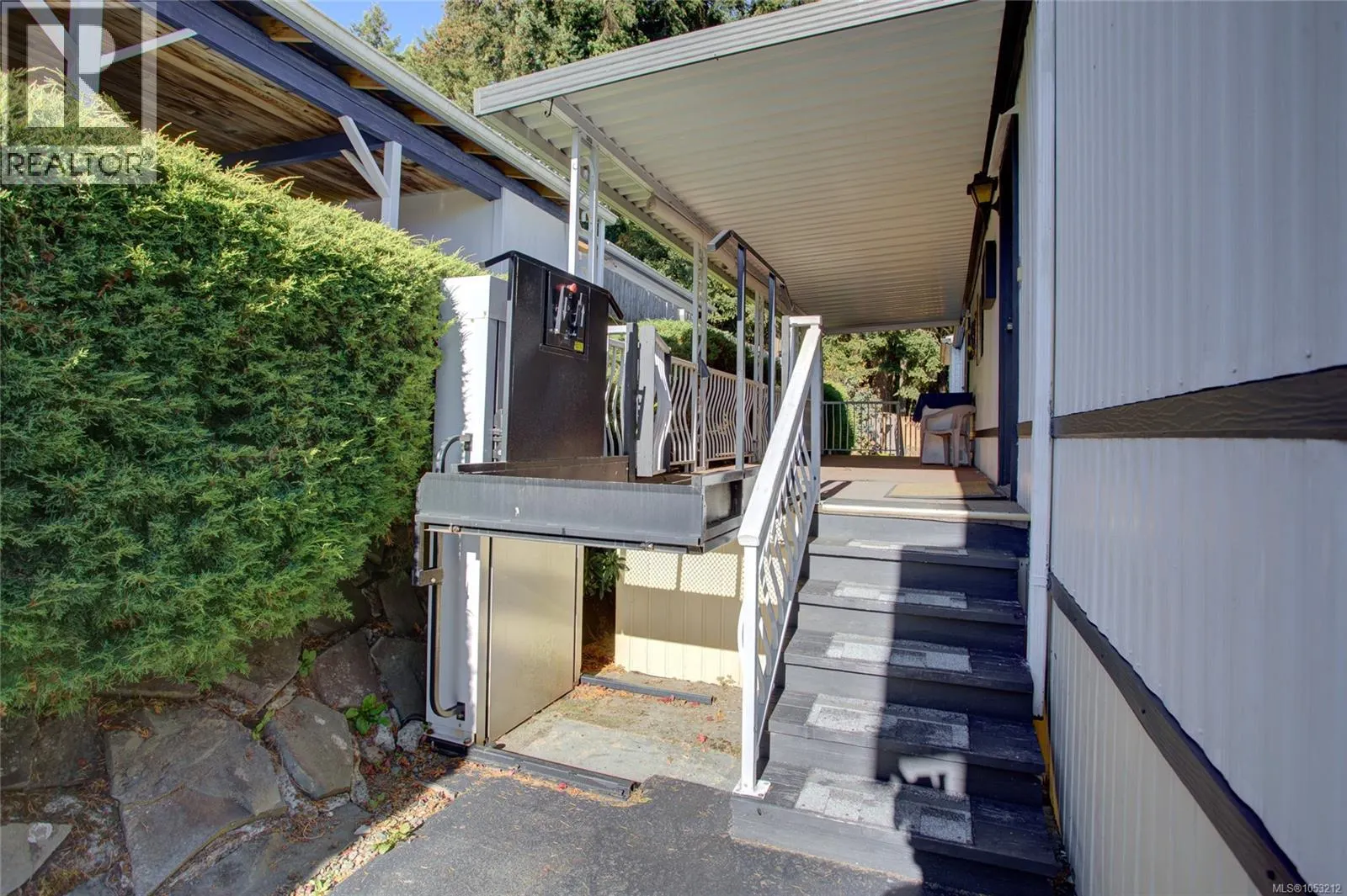 71 10980 Westdowne Rd