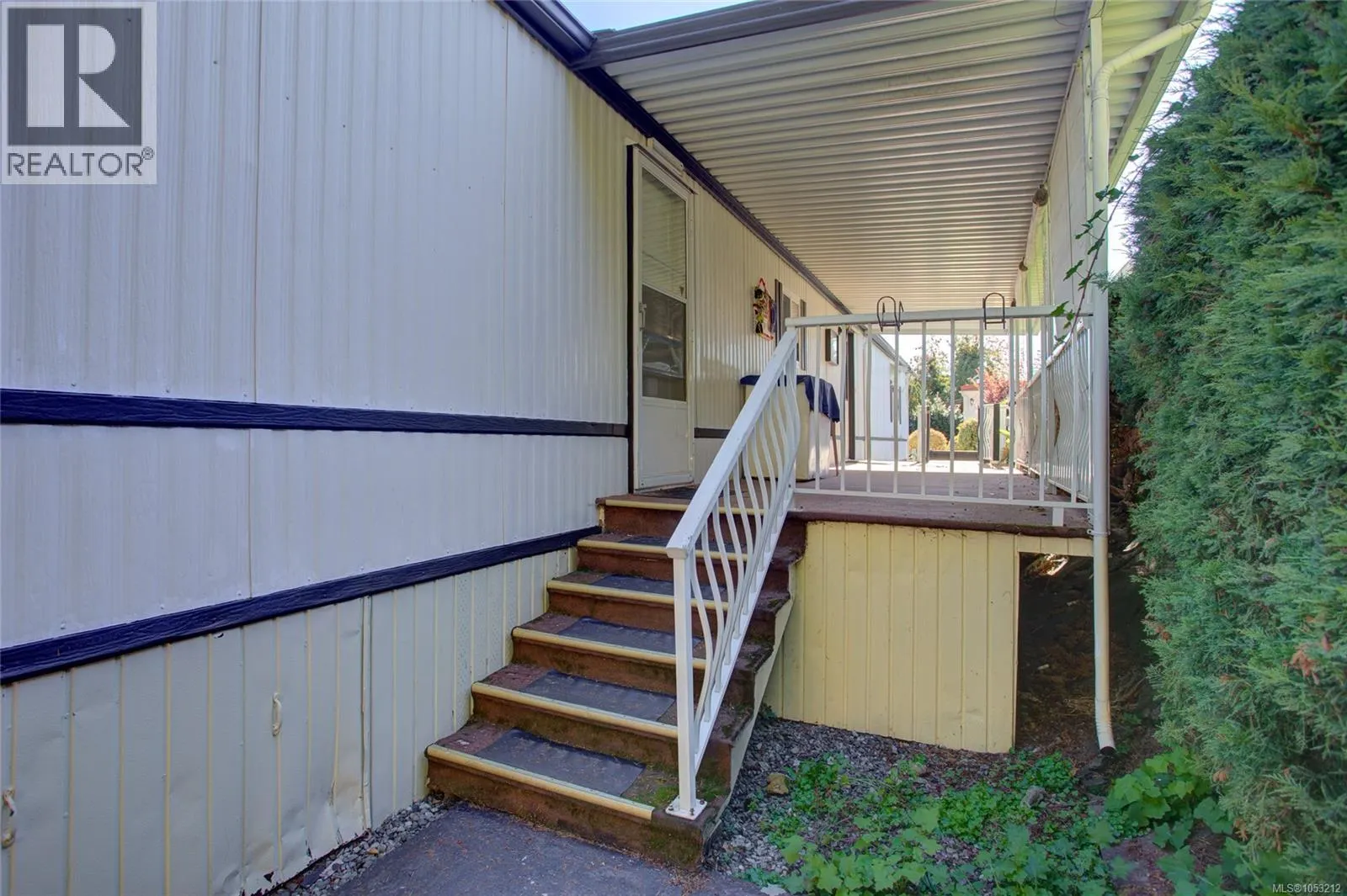 71 10980 Westdowne Rd