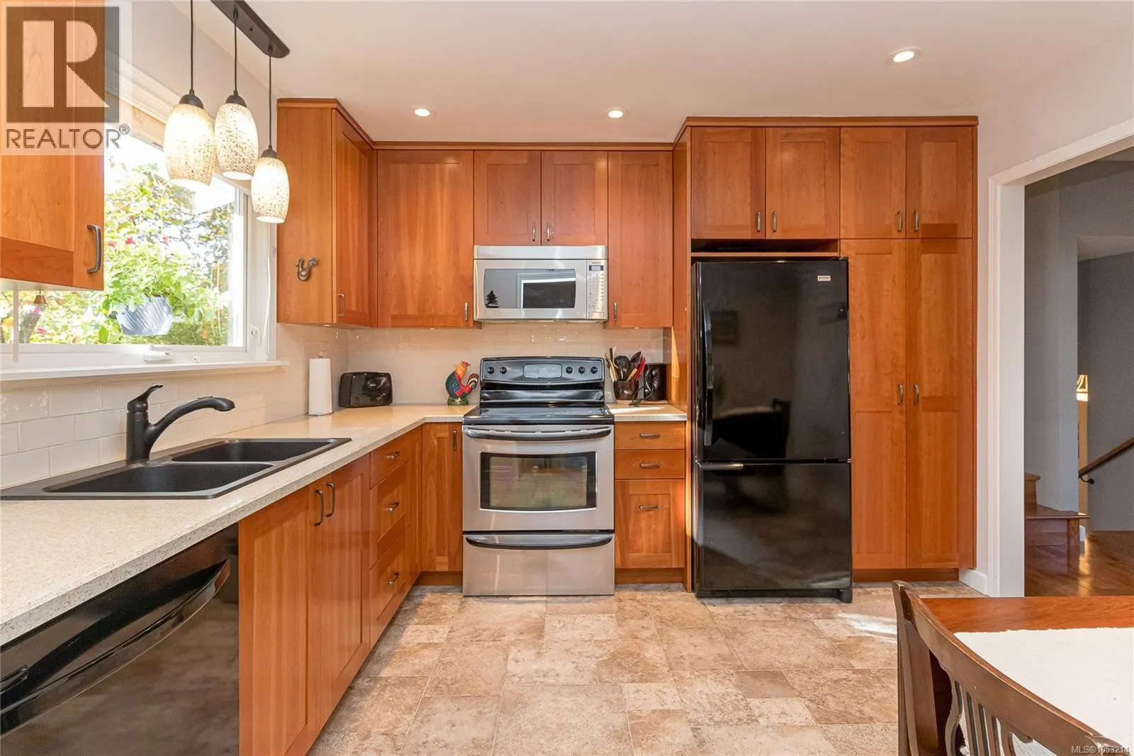 1025 Waverly Terr