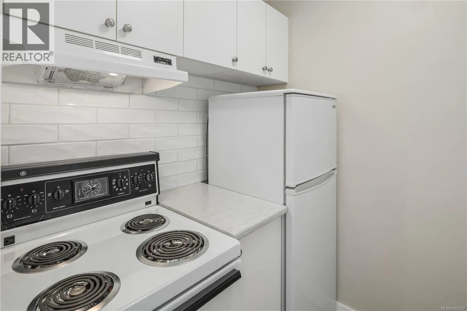 907 647 Michigan St