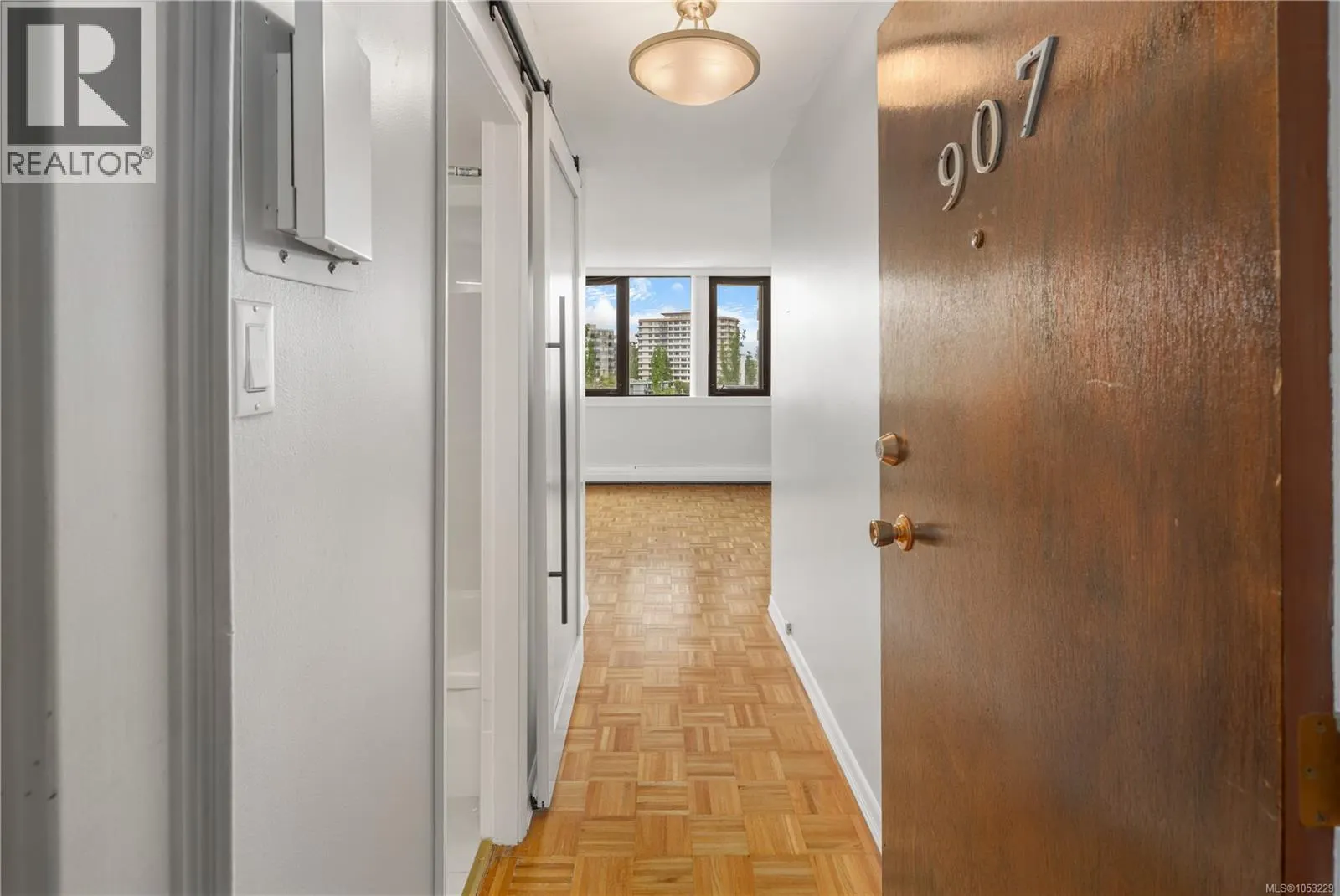 907 647 Michigan St