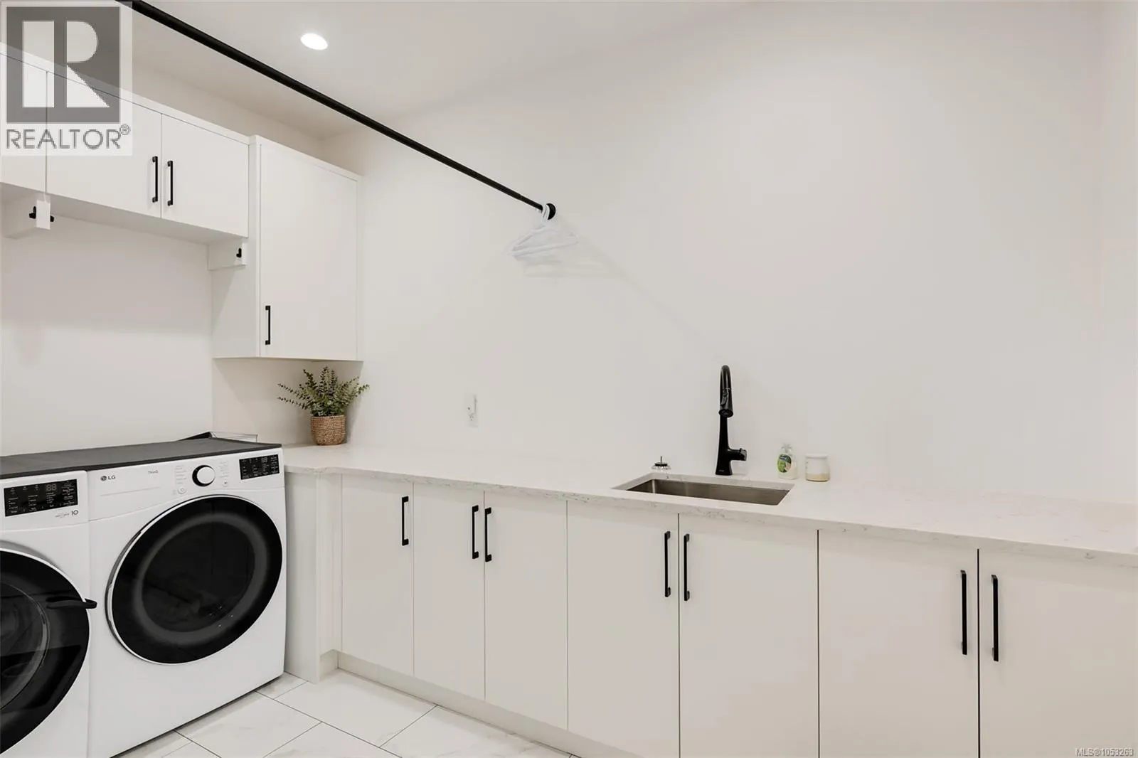 862 Tomack Loop