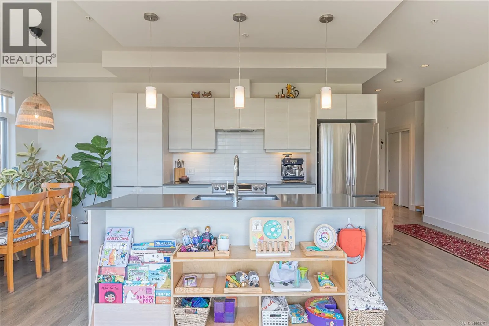 403 3815 Rowland Ave