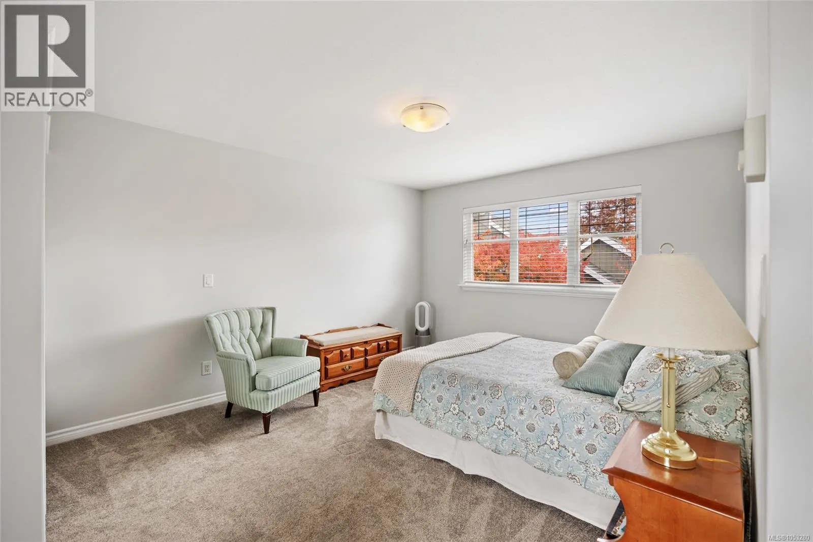 2 737 Royal Pl