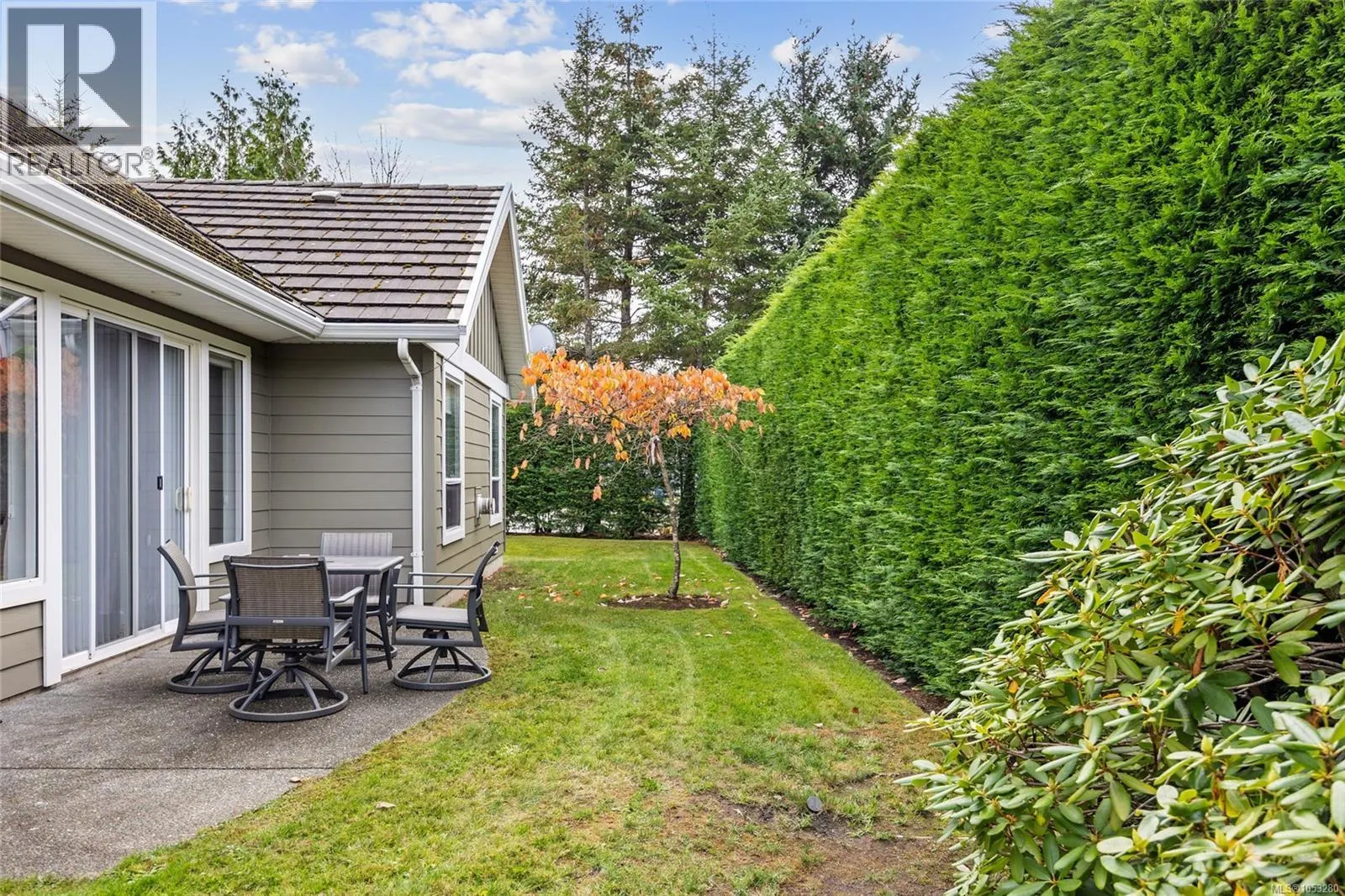 2 737 Royal Pl