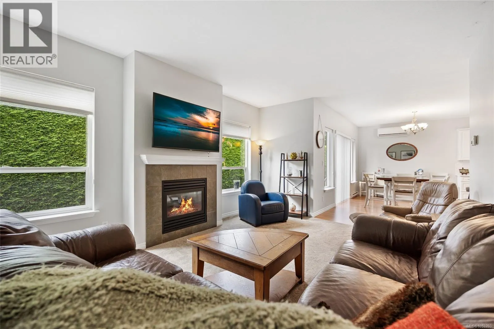 2 737 Royal Pl