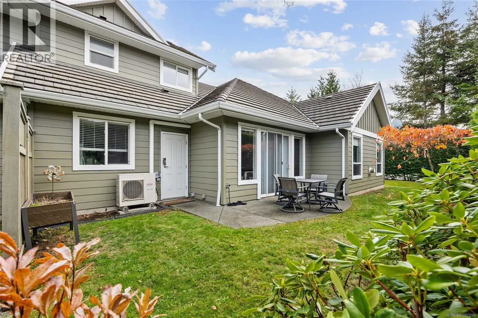 2 737 Royal Pl