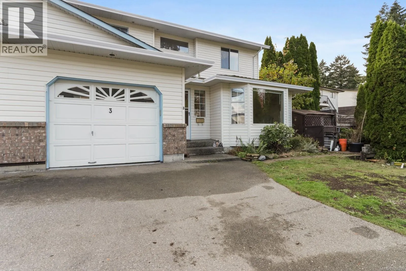 3 2338 Rosstown Rd