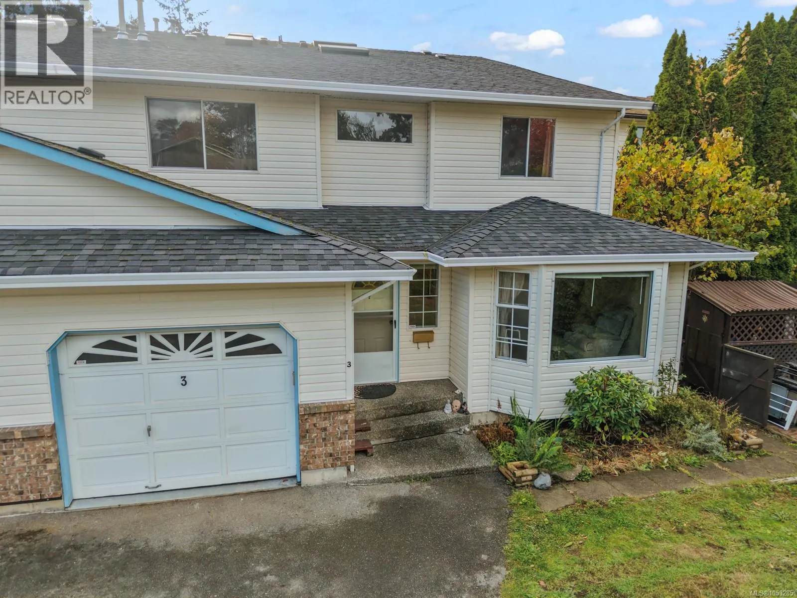 3 2338 Rosstown Rd