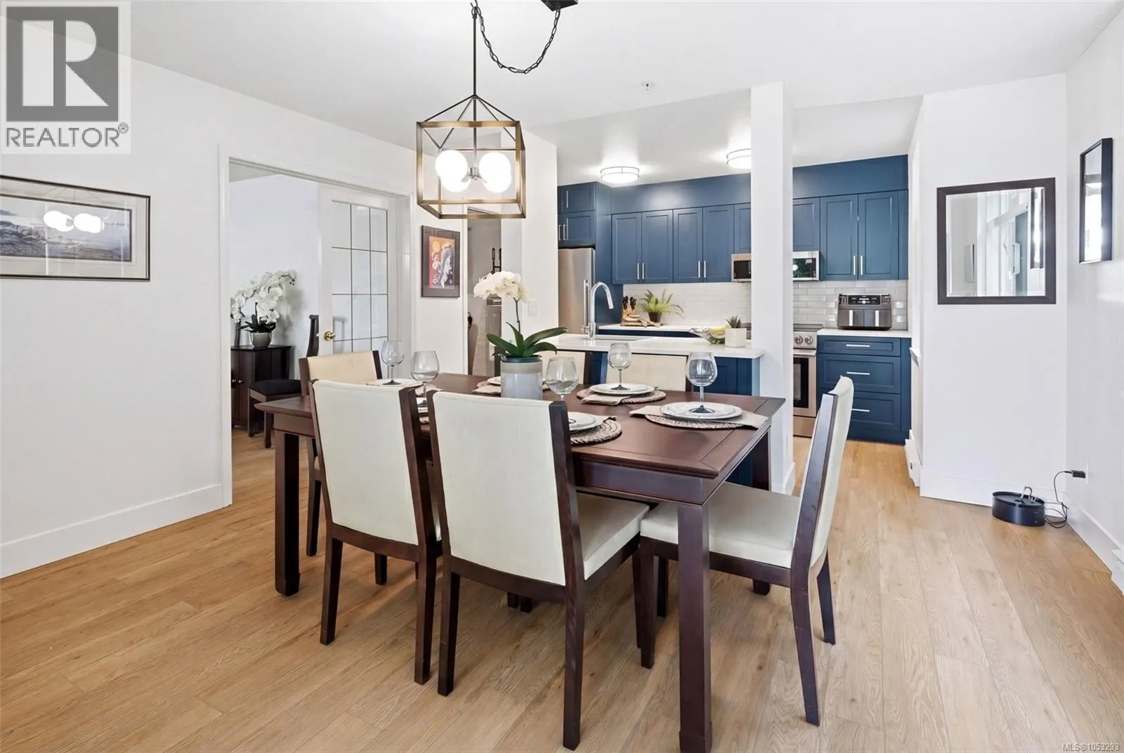 209 5110 Cordova Bay Rd