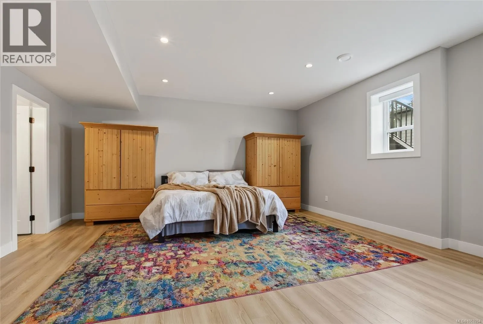 6290 Highwood Dr