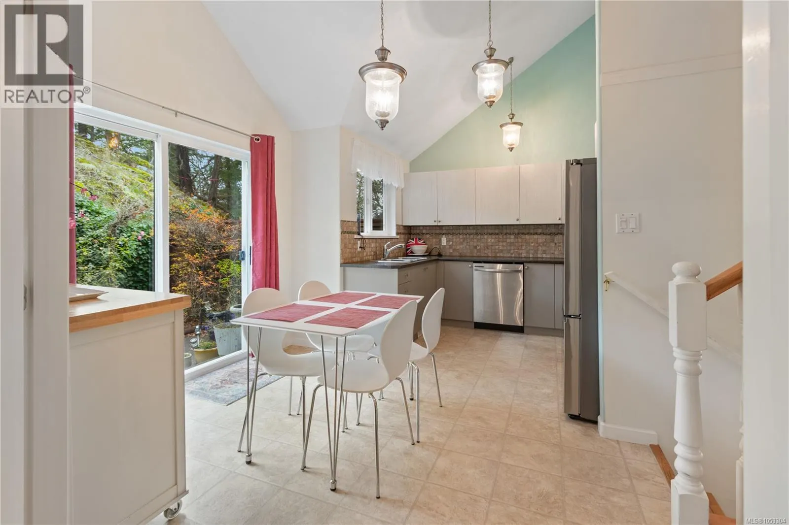 15 3361 Mariposa Dr
