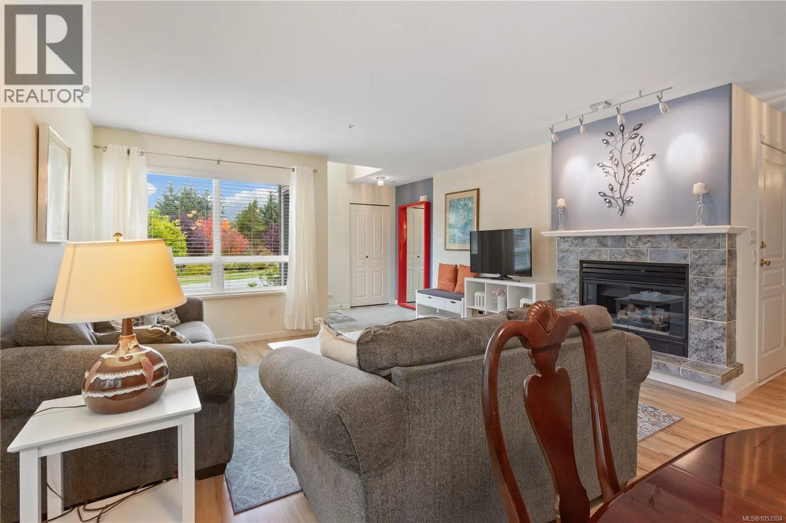 15 3361 Mariposa Dr