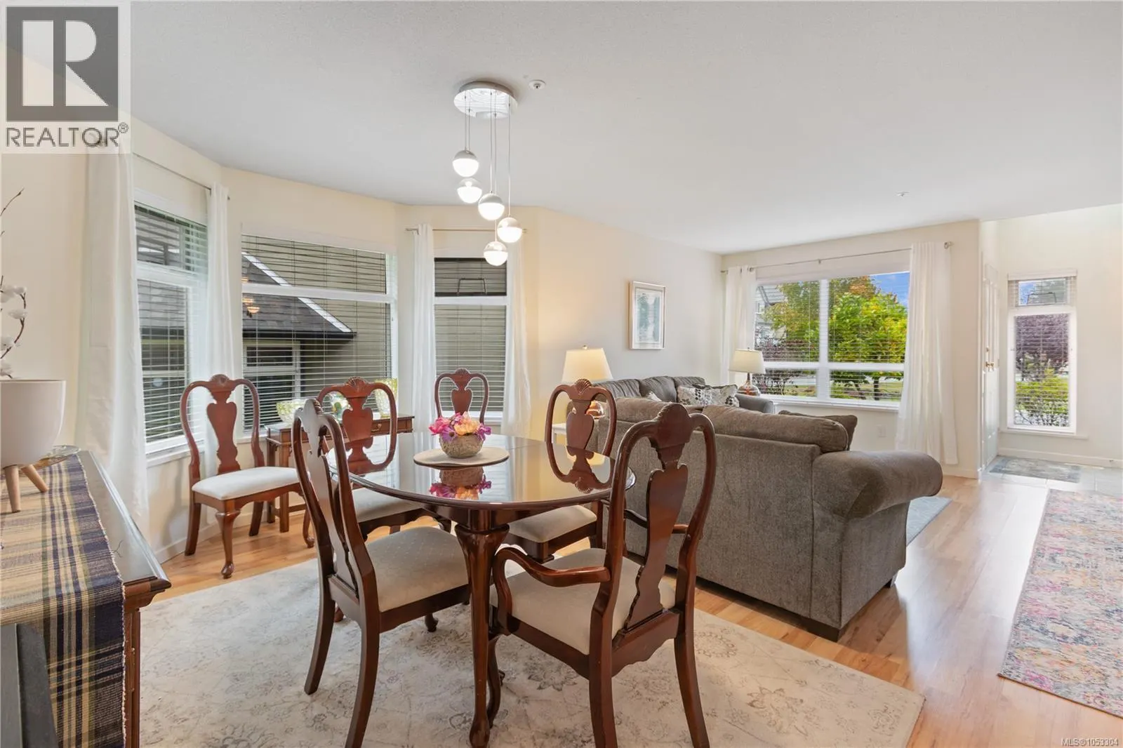 15 3361 Mariposa Dr