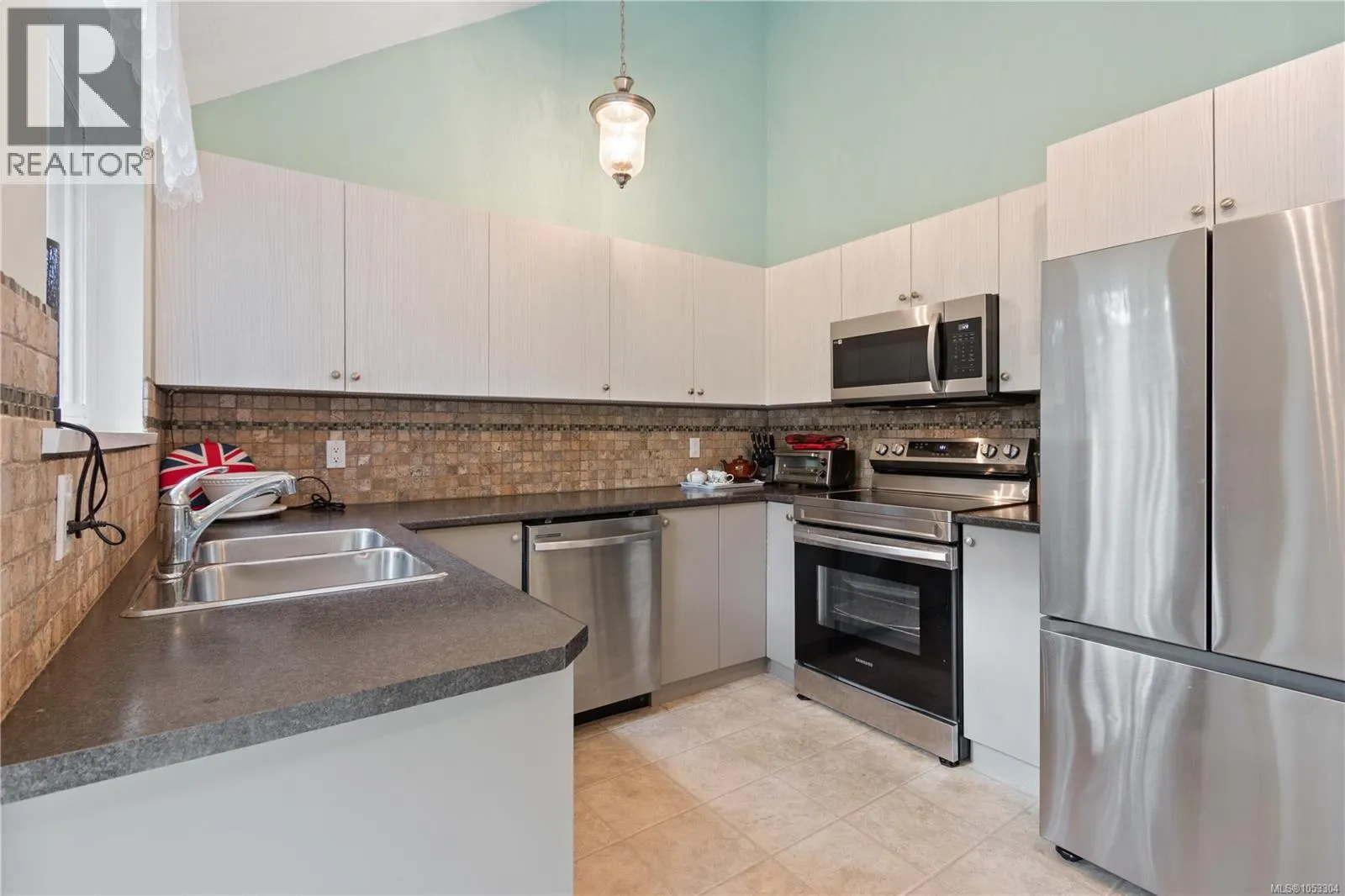 15 3361 Mariposa Dr