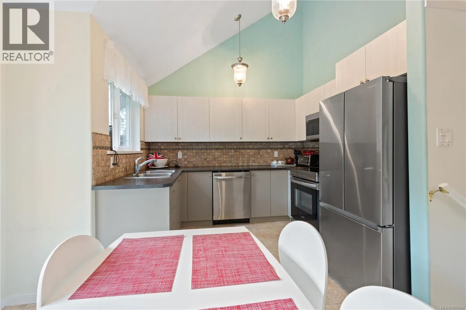 15 3361 Mariposa Dr