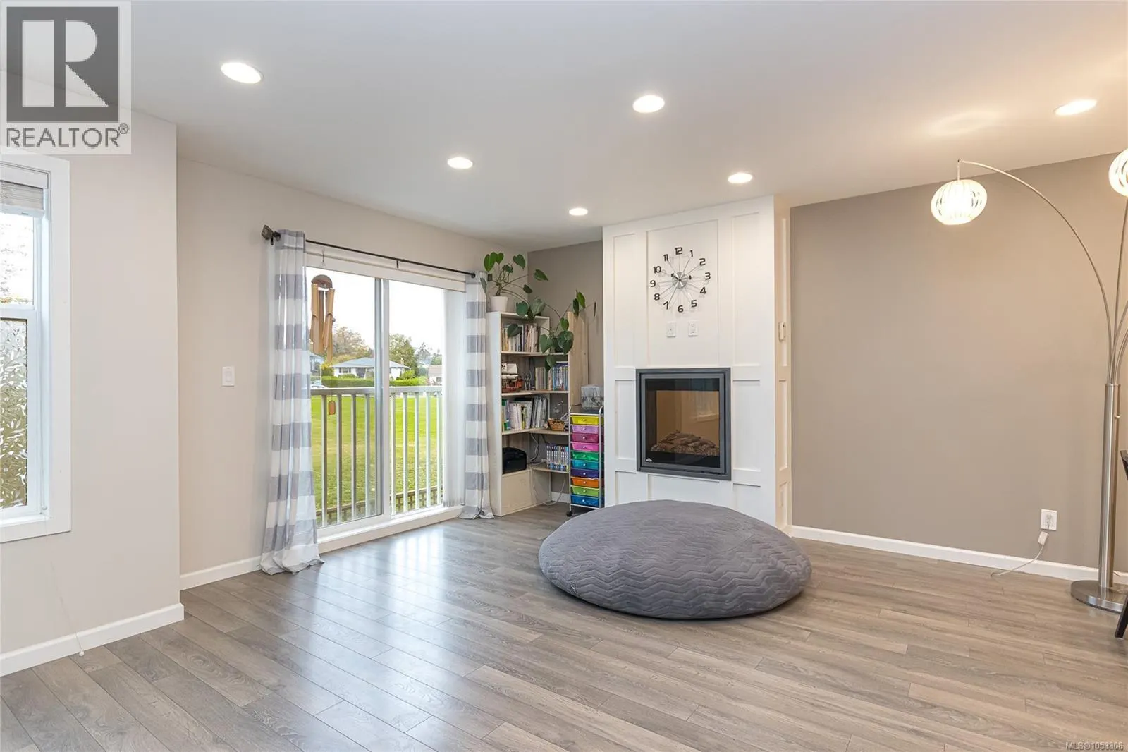 8 3356 Whittier Ave