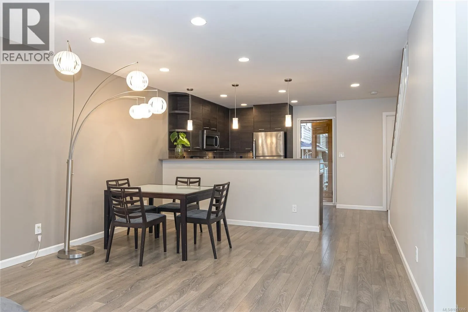 8 3356 Whittier Ave