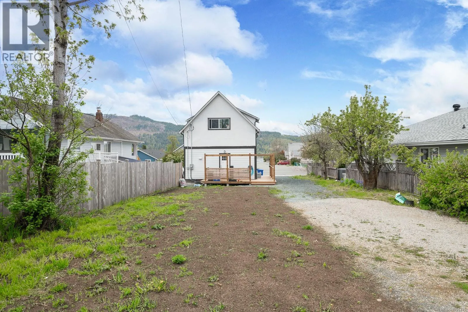 2667 4th Ave