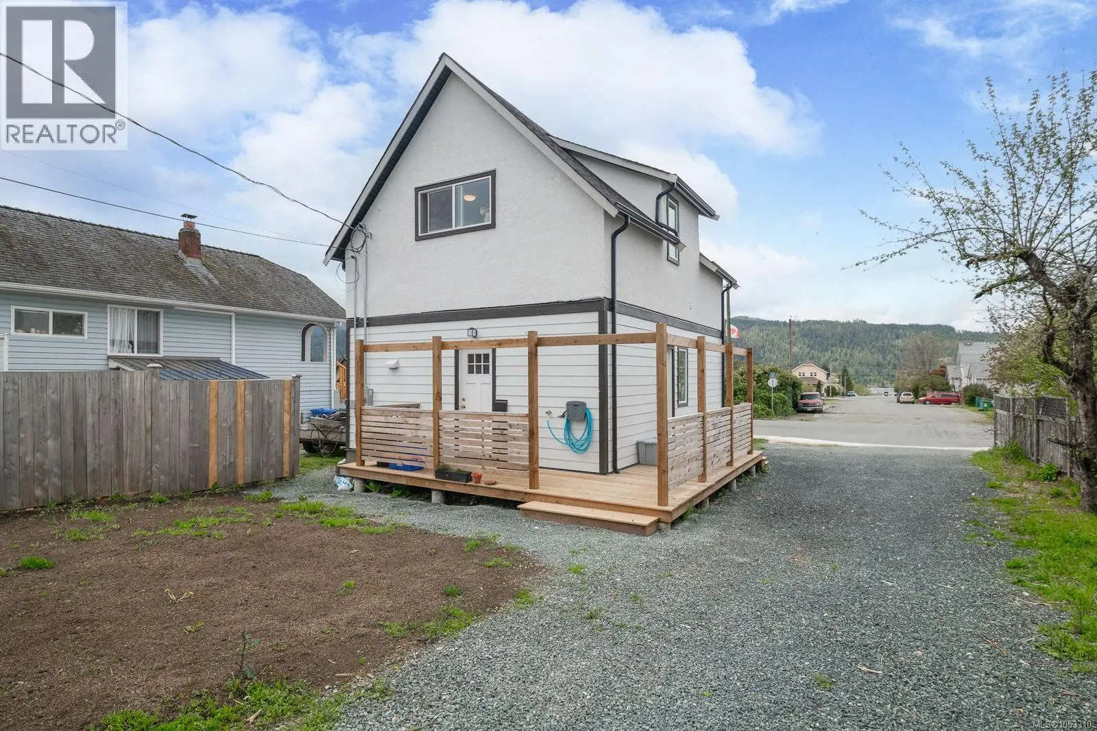 2667 4th Ave