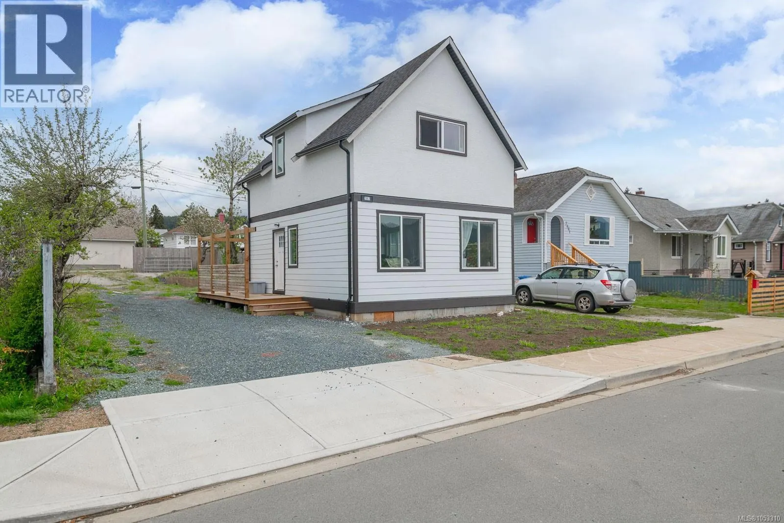 2667 4th Ave
