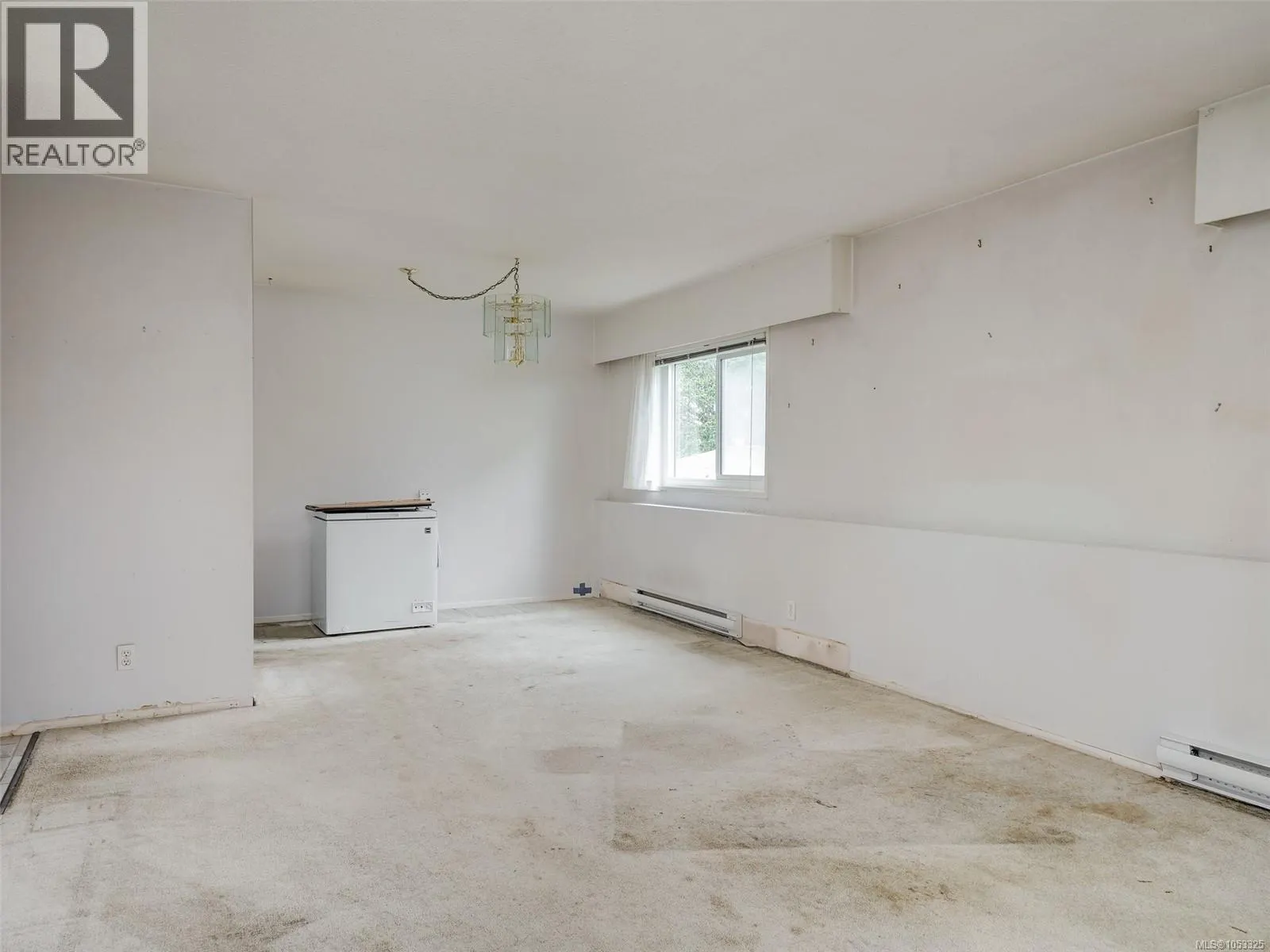 4 848 Esquimalt Rd