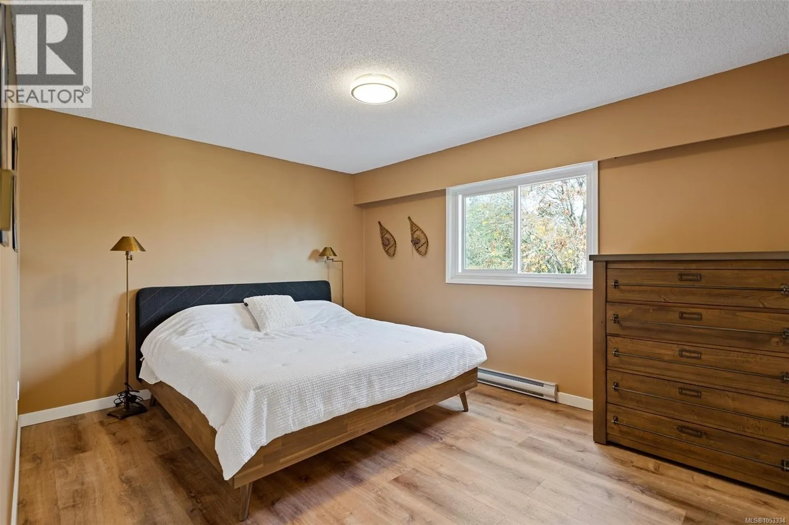 302 2535 Cadboro Bay Rd