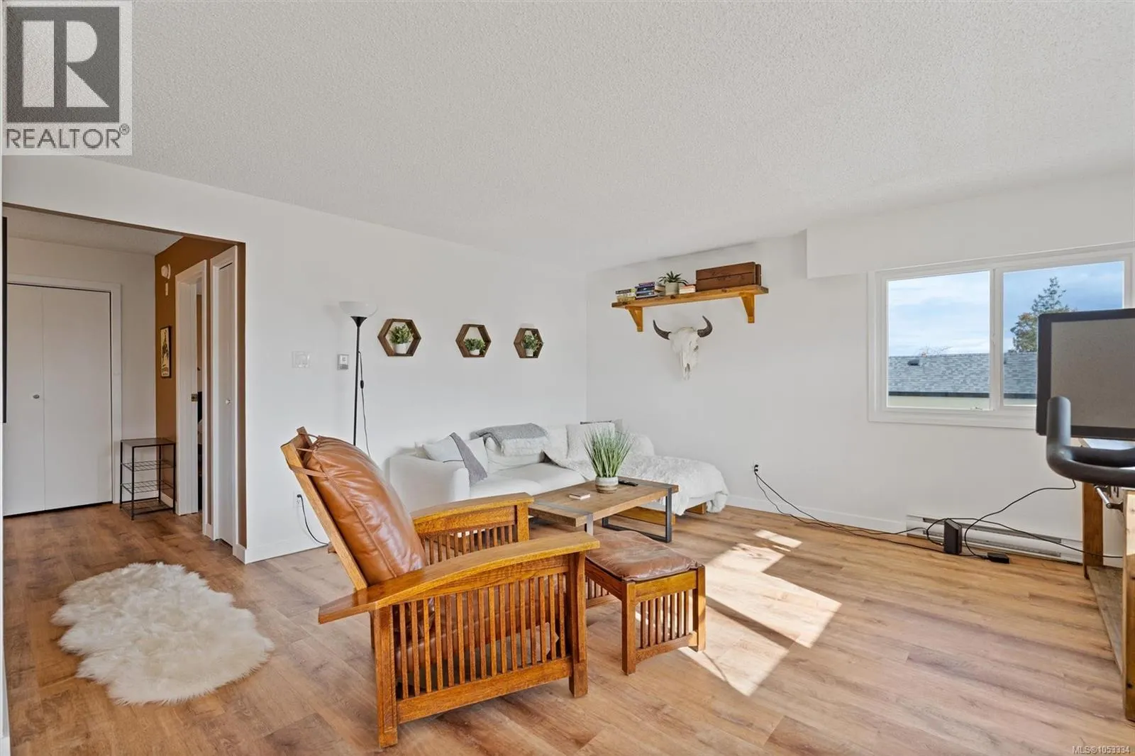 302 2535 Cadboro Bay Rd