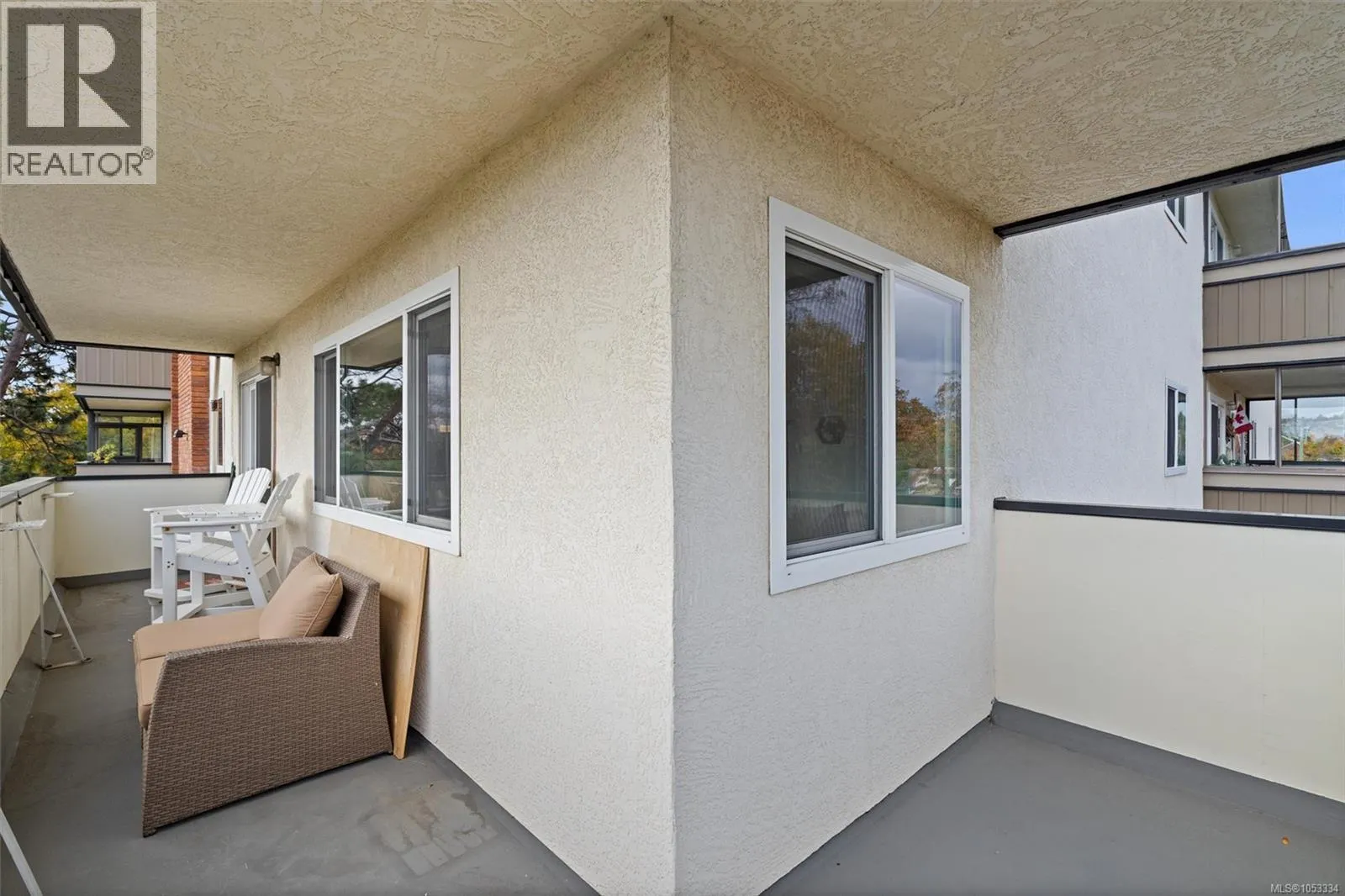 302 2535 Cadboro Bay Rd