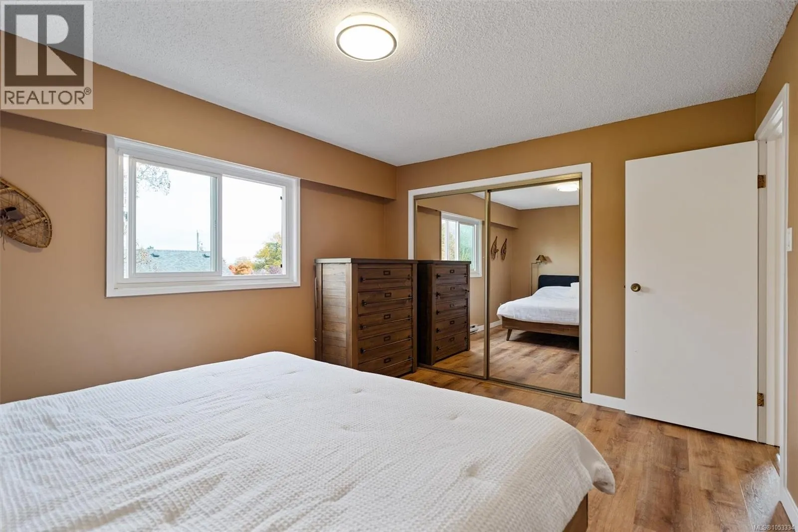 302 2535 Cadboro Bay Rd