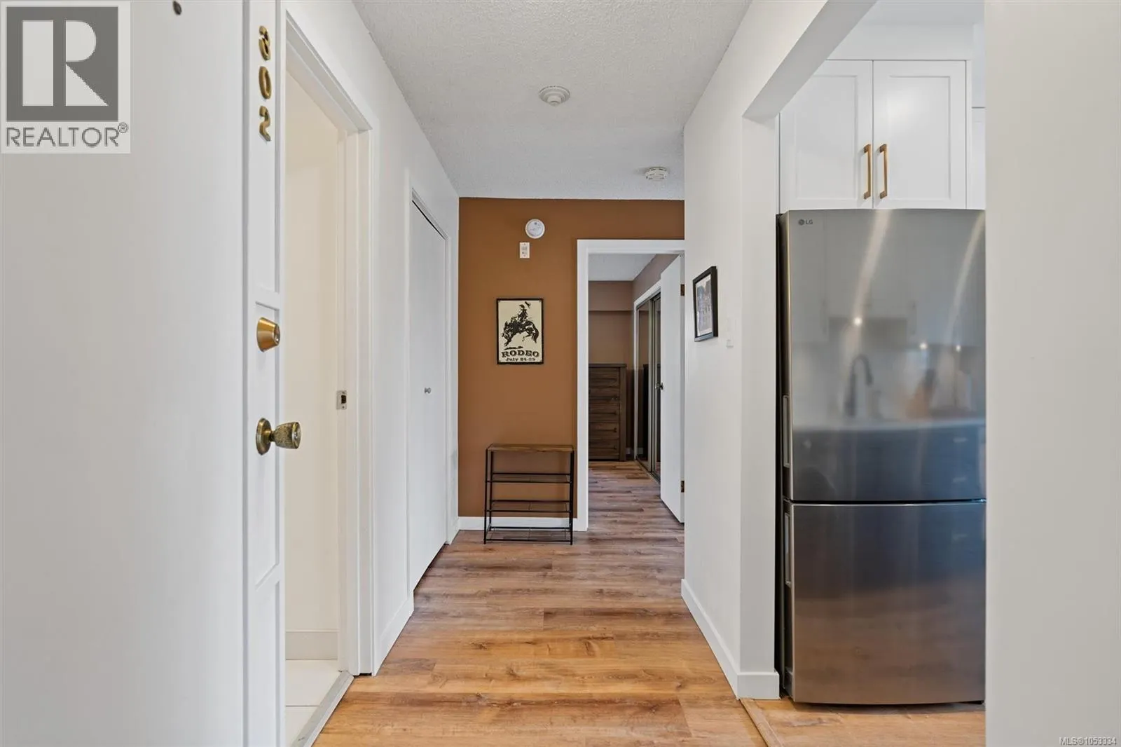 302 2535 Cadboro Bay Rd