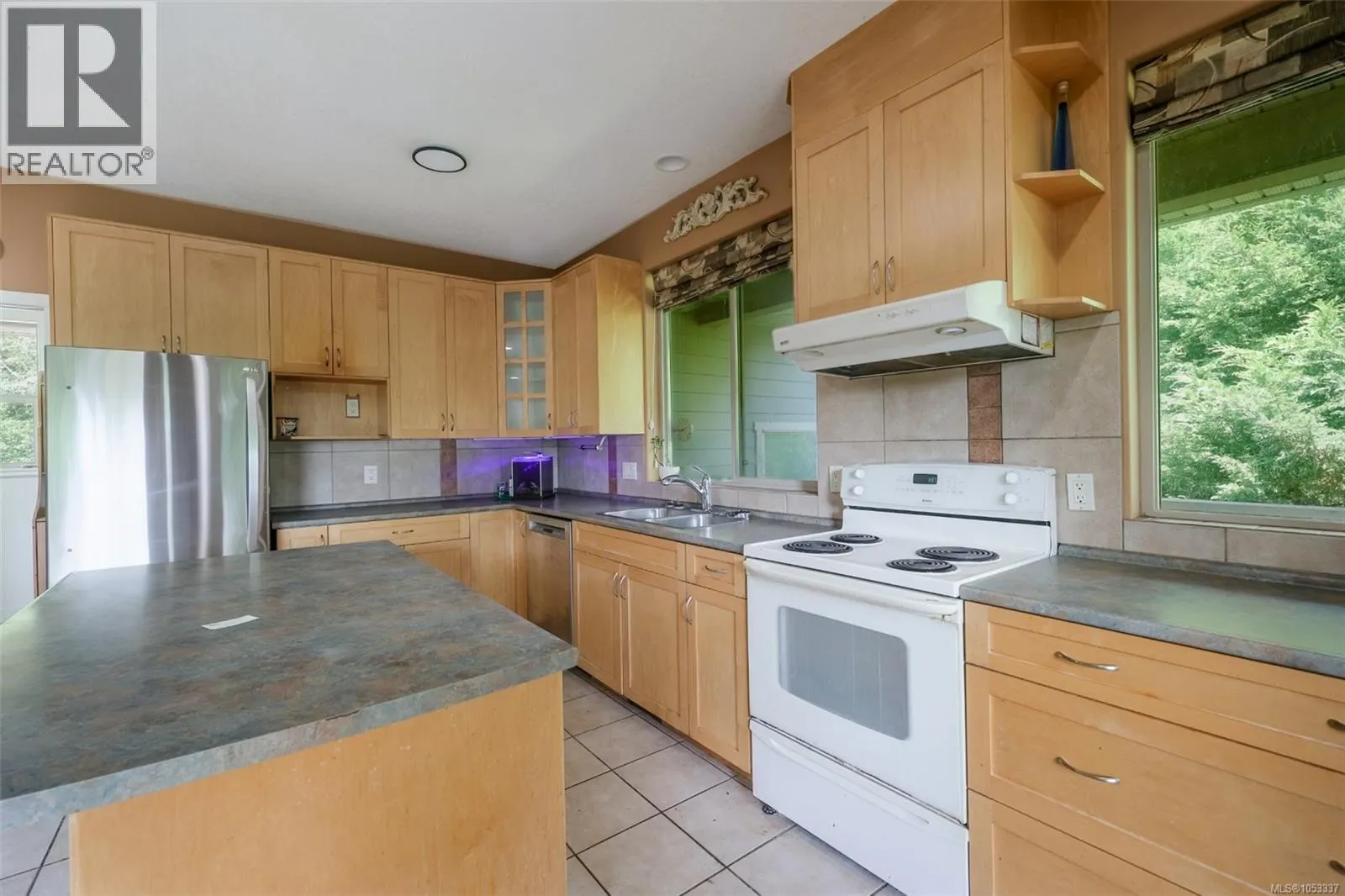 126 Bayridge Pl