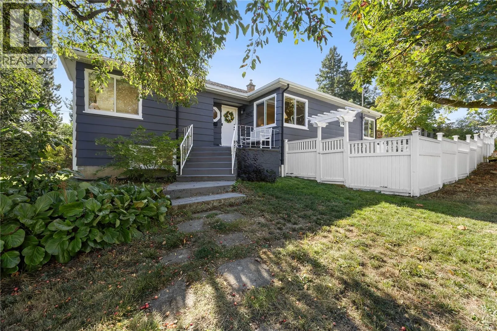 741 Cowper St