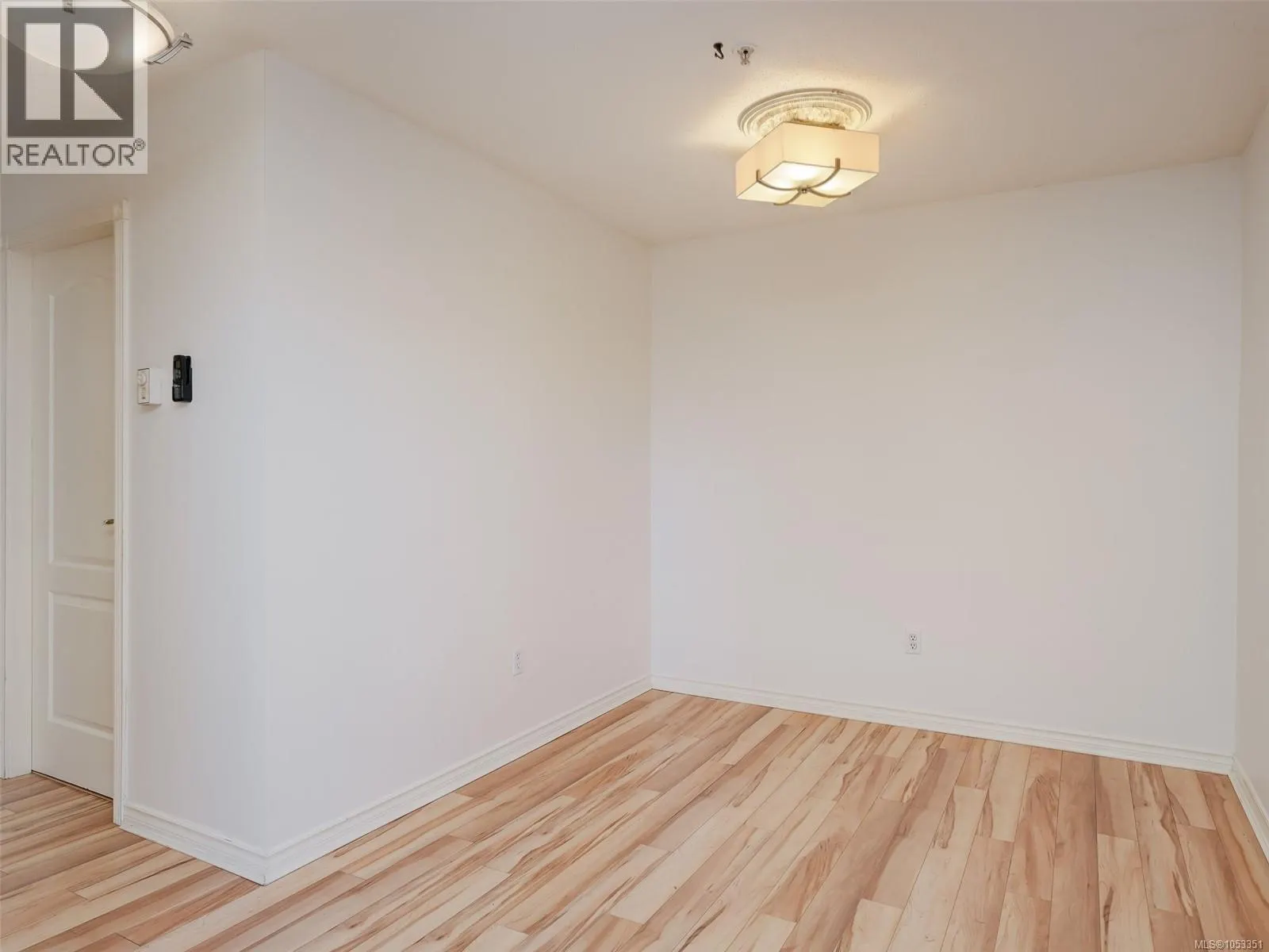 109 1371 Hillside Ave